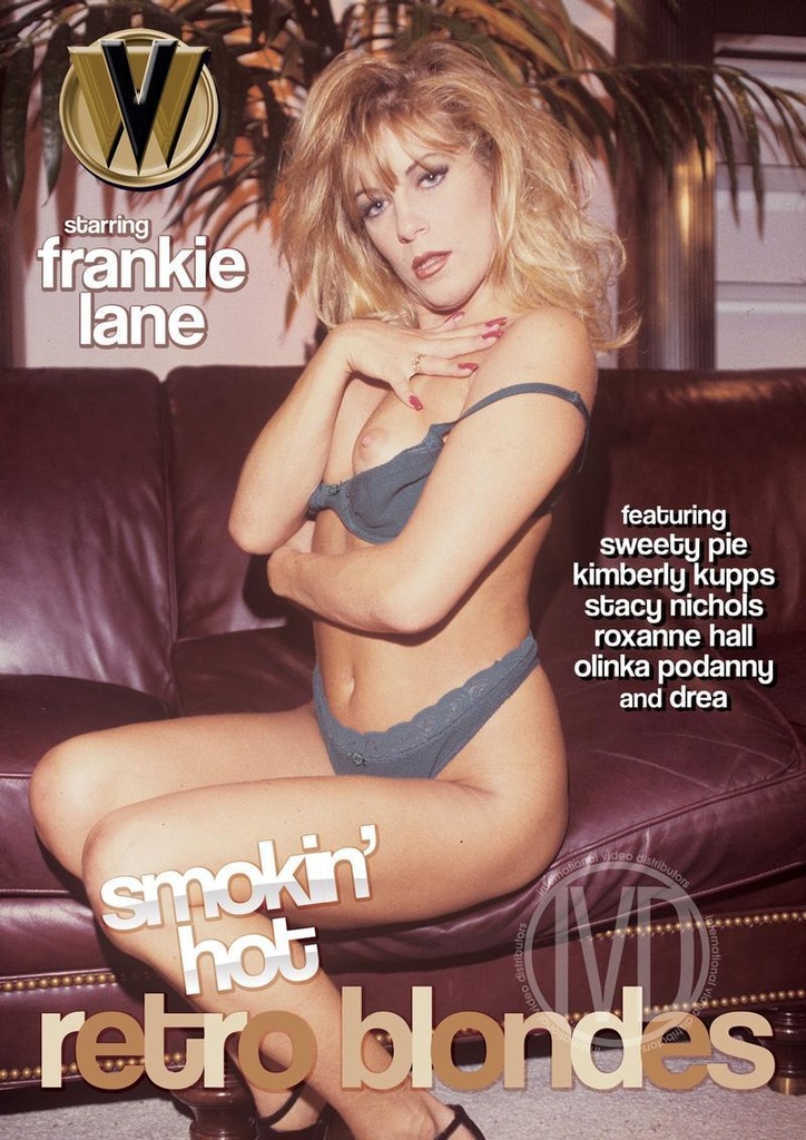 SMOKIN' HOT RETRO BLONDES